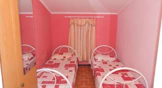 Гостиница Гостевой дом Вито Геленджик Двухместный номер с 2 отдельными кроватями и общей ванной комнатой-2